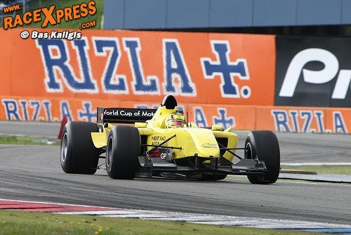 Publiek op de banken; Recordbezoek Rizla Racing Day